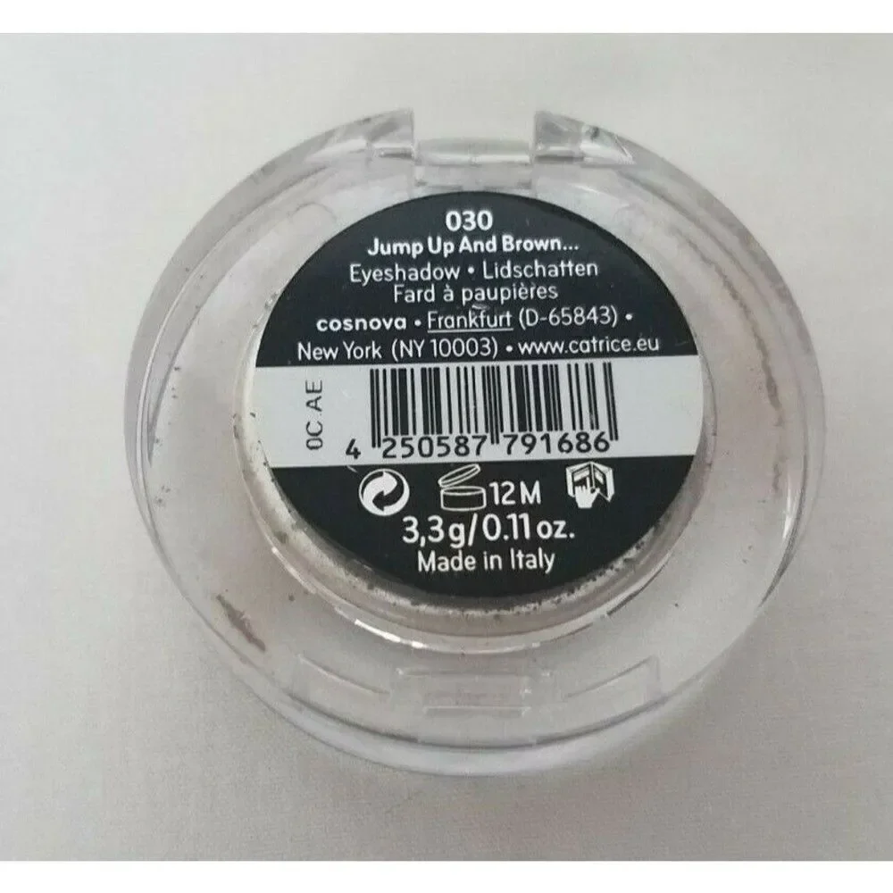 #030 Jump Up And Brown Eyeshadow Catrice Cosmetics Velvet Matt